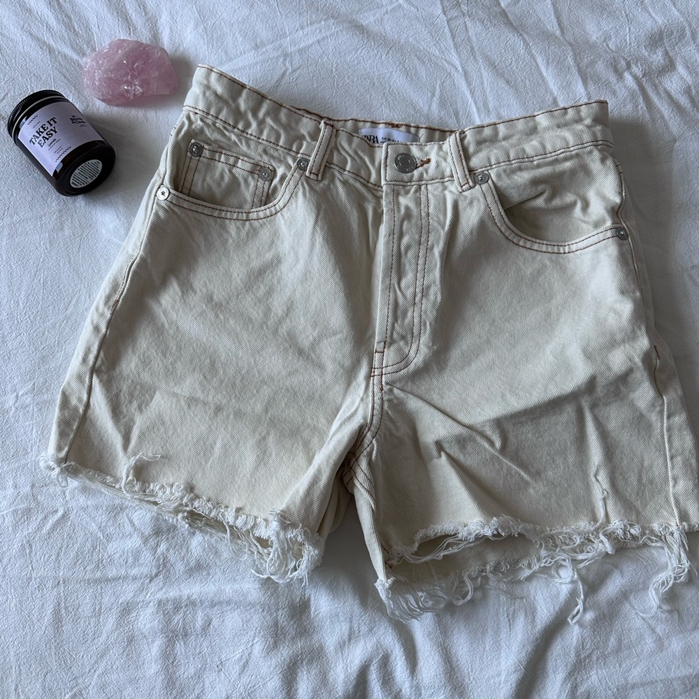 Cute summer shorts that enhance your behind amazing.